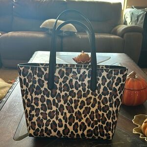 Like new Kate Spade, leather medium sized tote bag. Only used once!